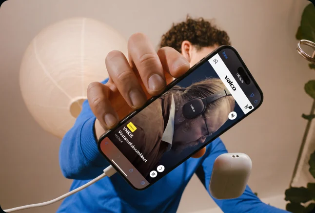 Person holding a phone with a Rubikc storefront